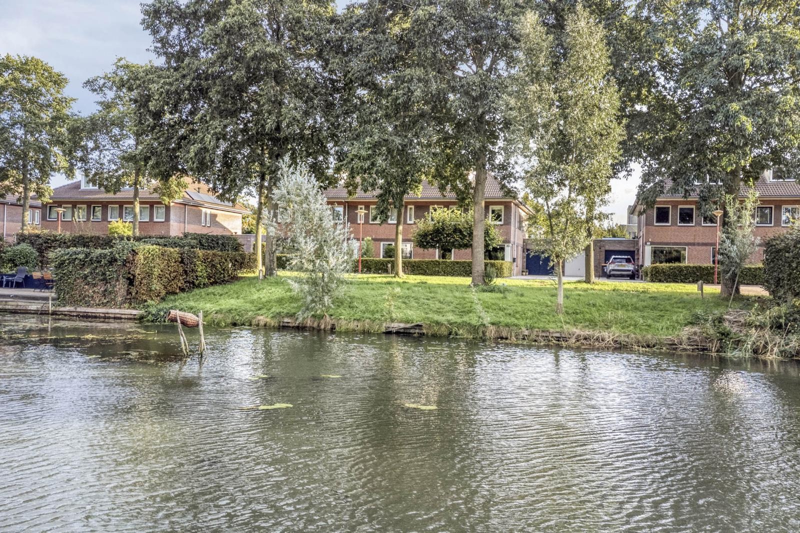 Tussenwoning te koop: Het Bildt 189, Lelystad