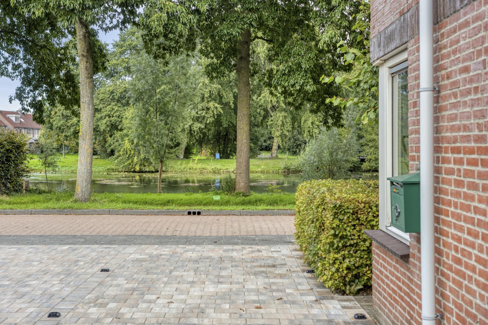 Tussenwoning te koop: Het Bildt 189, Lelystad