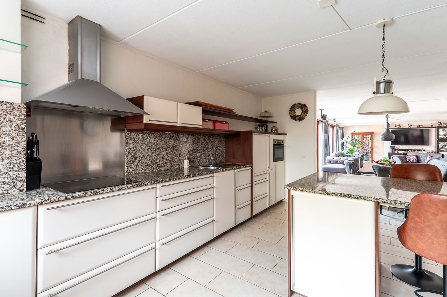 Tussenwoning te koop: Langstraat 56, Lelystad