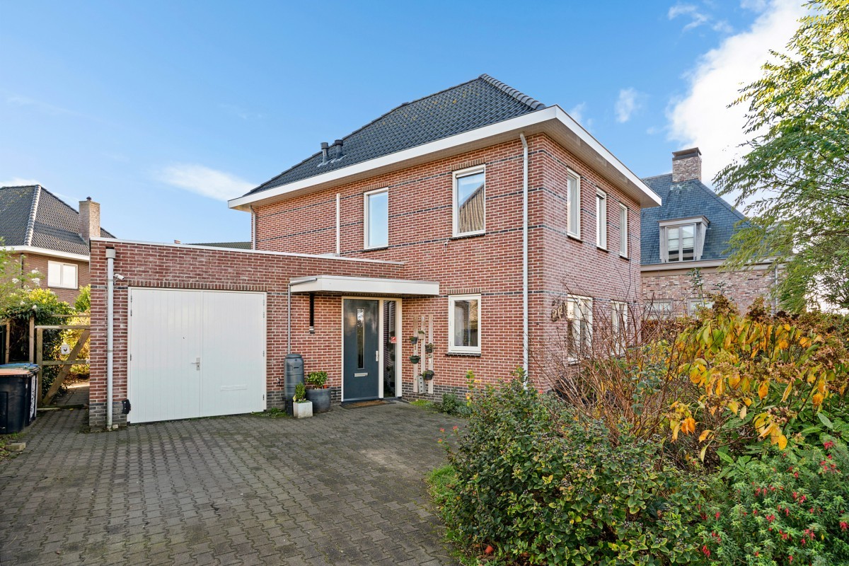 Vrijstaande woning te koop: Parnassialaan 1, Lelystad
