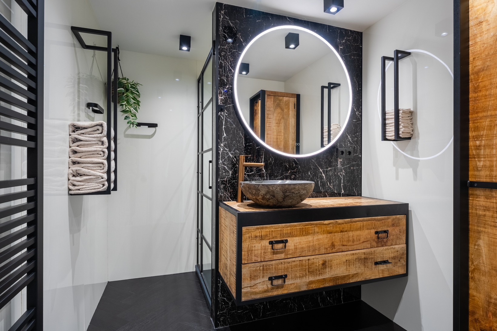Tussenwoning te koop: De Connemara 6, Dronten