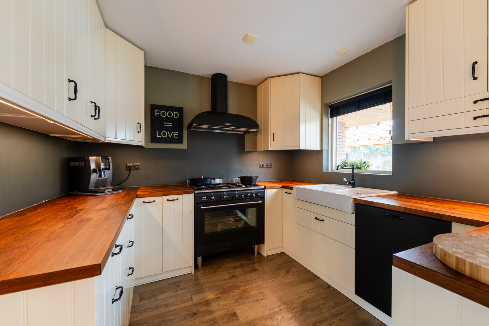 Tussenwoning te koop: De Connemara 6, Dronten