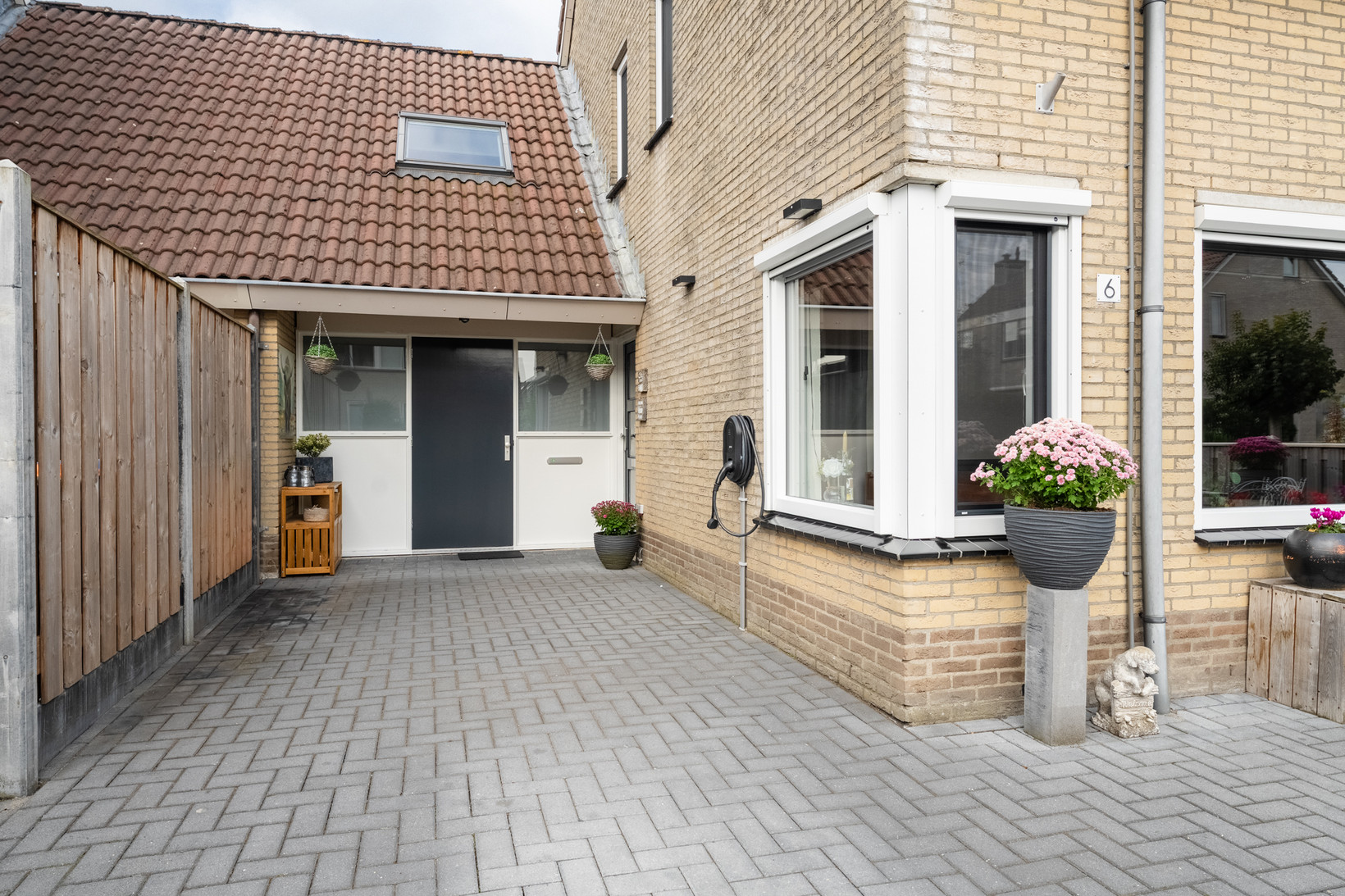 Tussenwoning te koop: De Connemara 6, Dronten