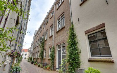 Breedesteeg 1-02