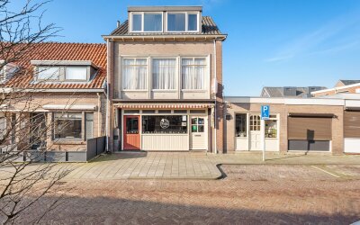 Middelbuurtstraat 22