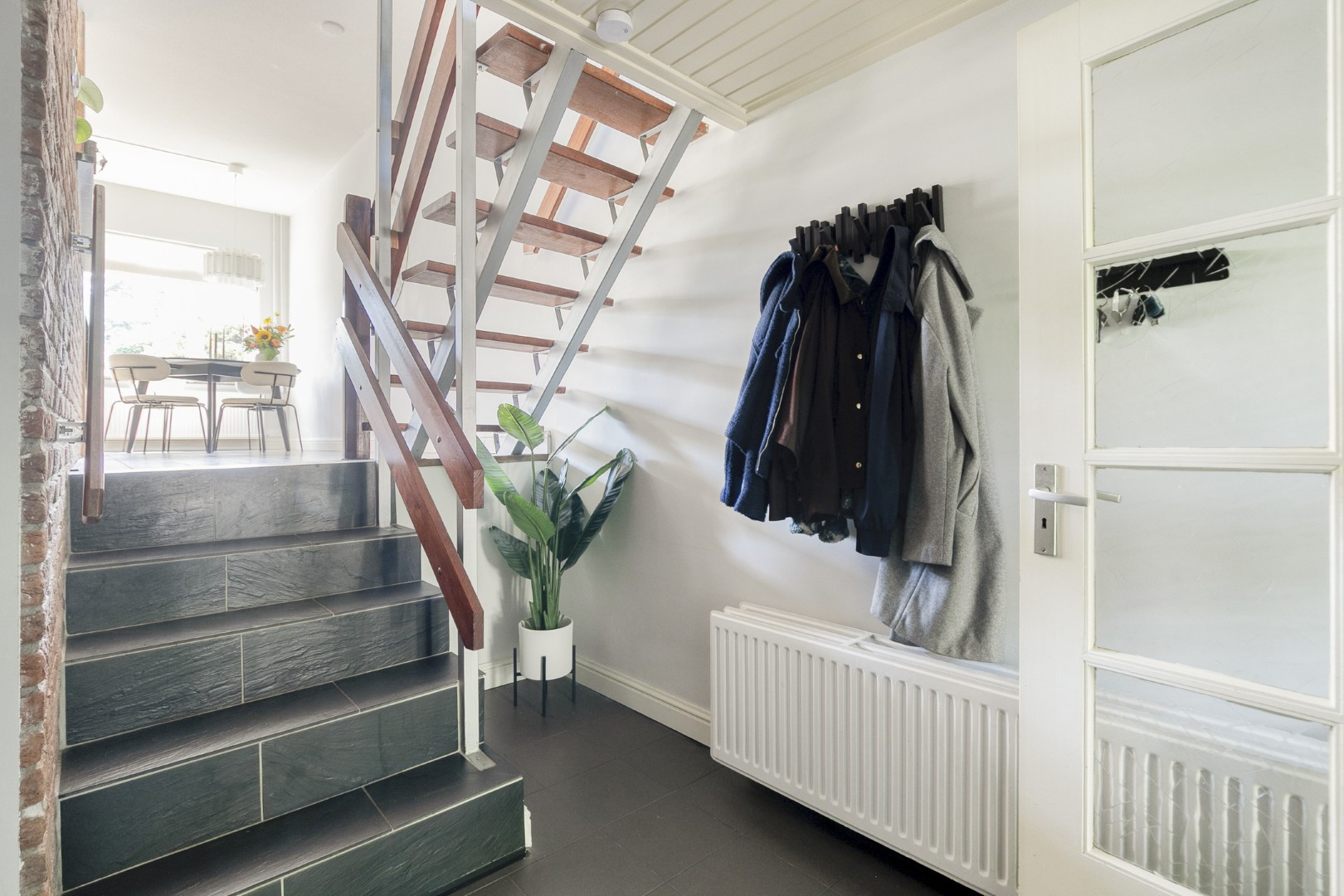 Tussenwoning te koop: Burgemeester van Engelenweg 129, Ijsselmuiden