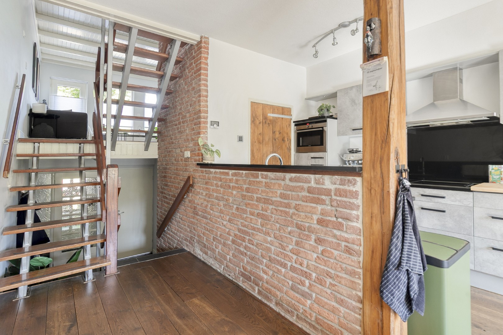 Tussenwoning te koop: Burgemeester van Engelenweg 129, Ijsselmuiden