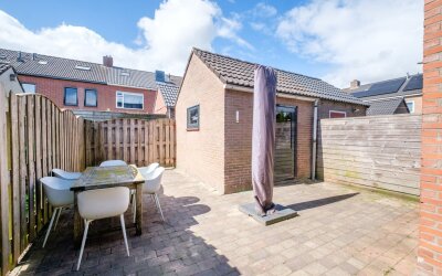 Admiraal de Ruyterstraat 16