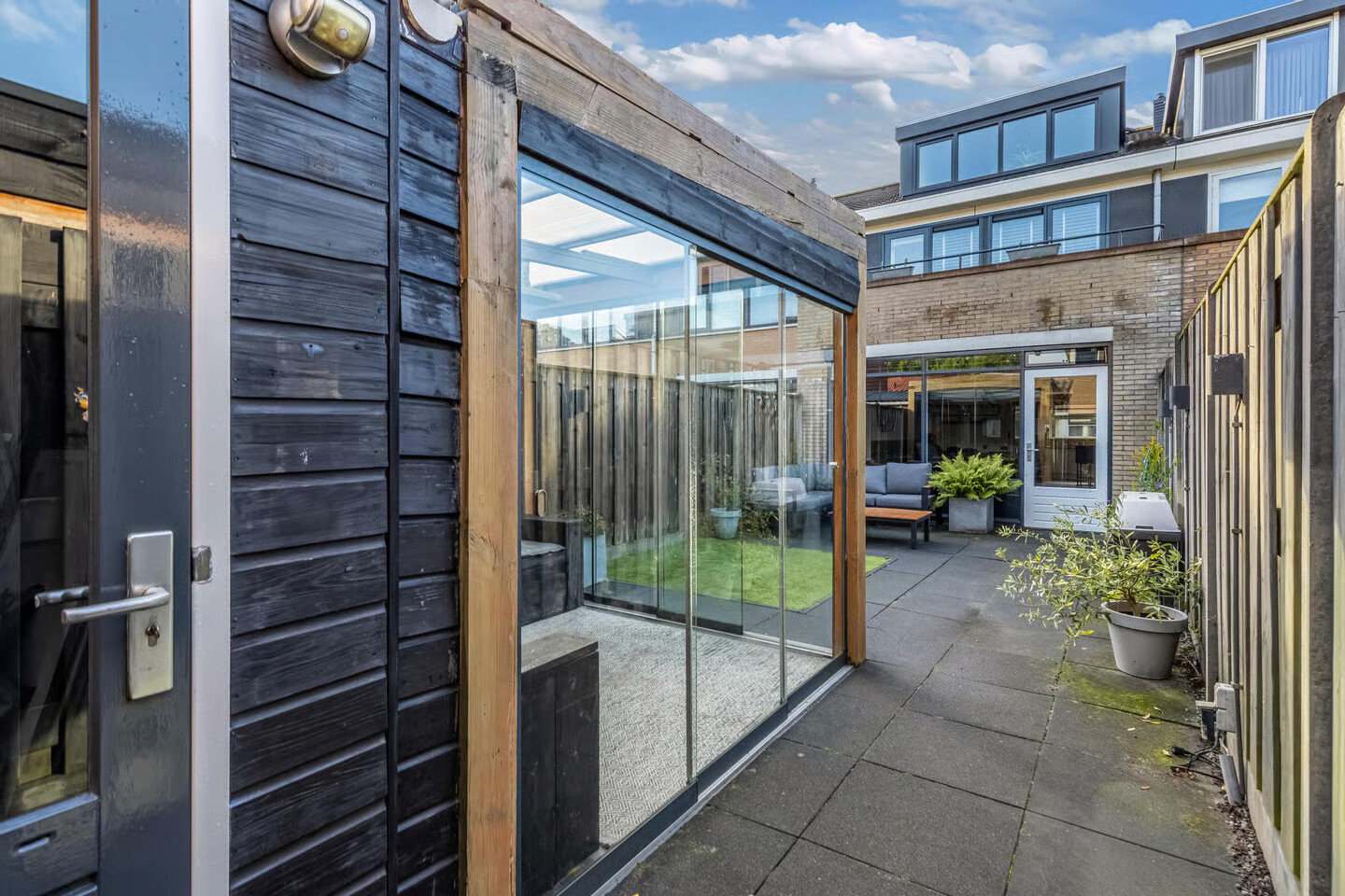 Tussenwoning te koop: Karekiethof 4, Emmeloord