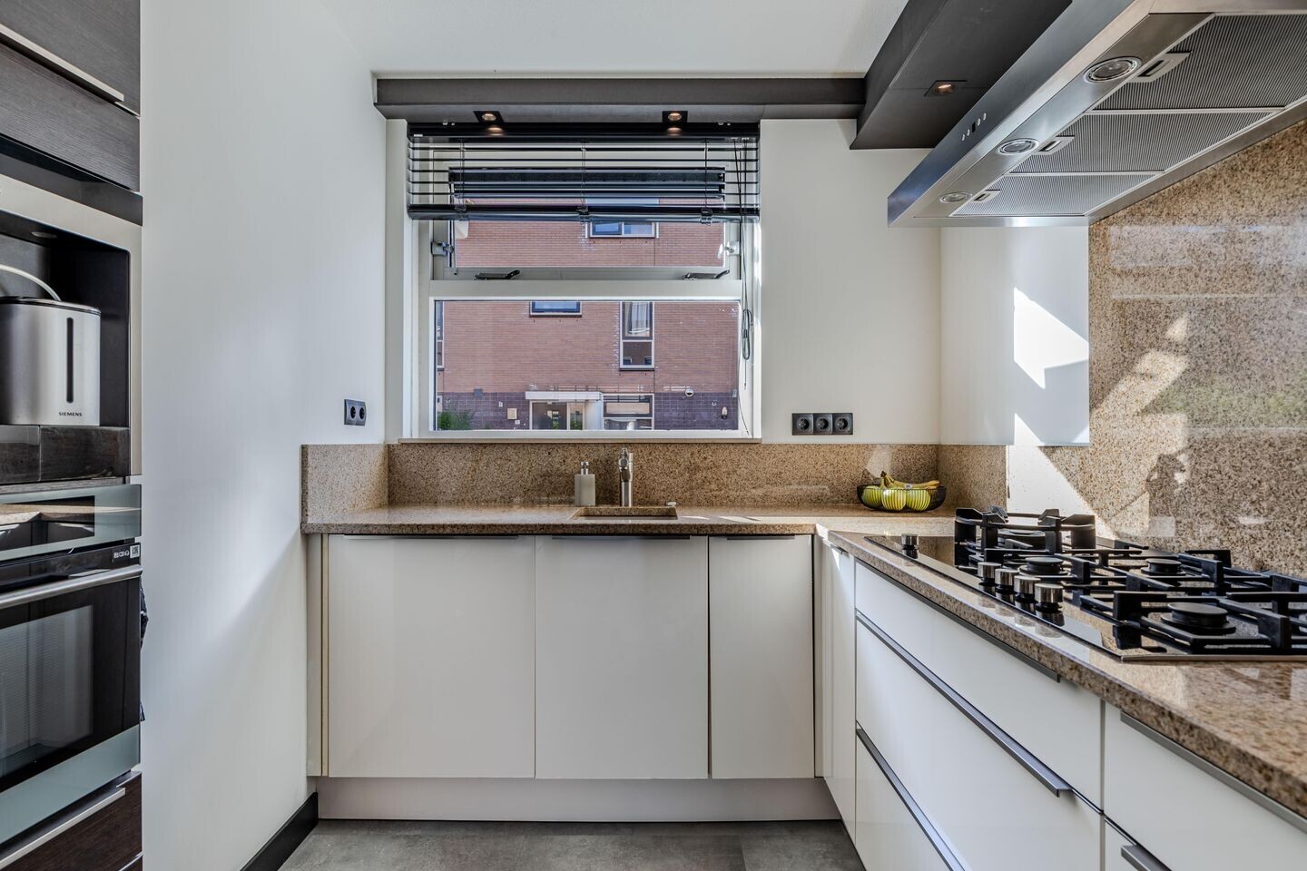 Tussenwoning te koop: Karekiethof 4, Emmeloord