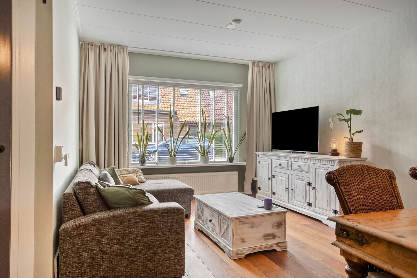 Tussenwoning te koop: Lijsterbesstraat 5, Emmeloord