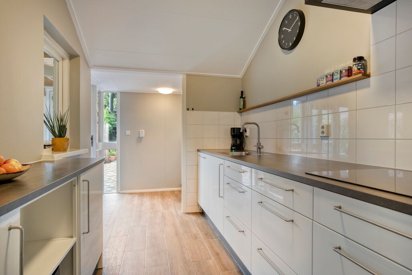 Tussenwoning te koop: Lijsterbesstraat 5, Emmeloord