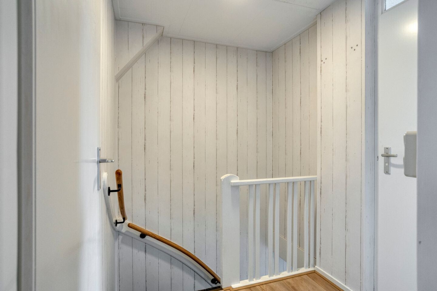 Tussenwoning te koop: Lijsterbesstraat 5, Emmeloord