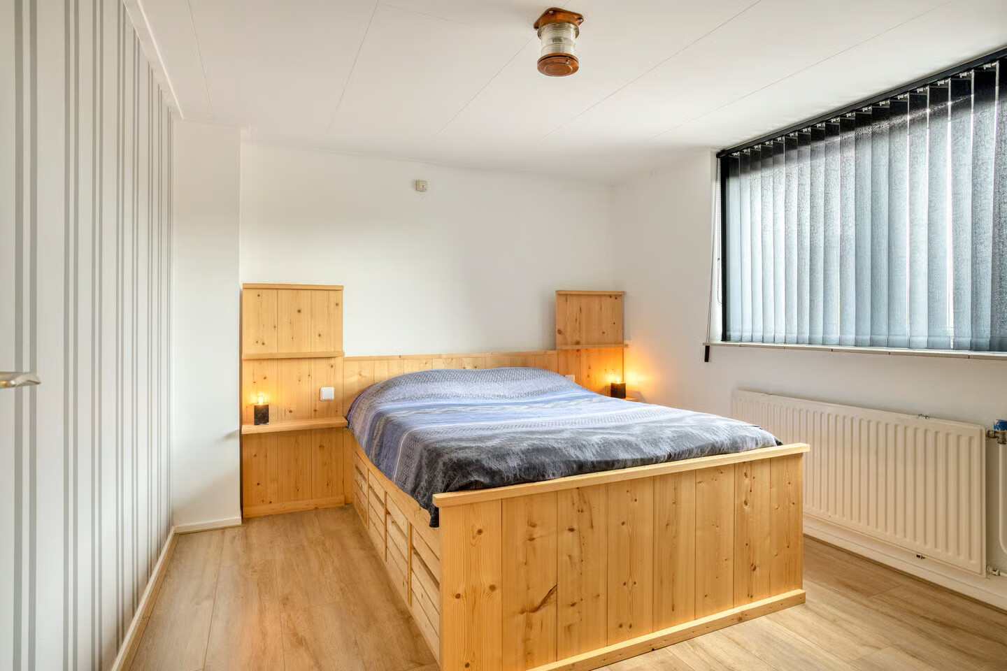 Tussenwoning te koop: Lijsterbesstraat 5, Emmeloord