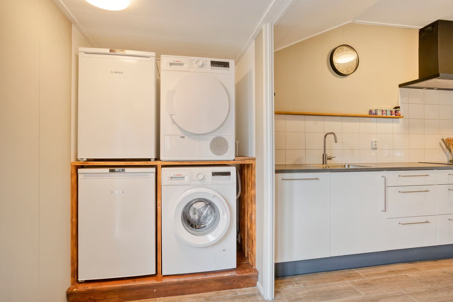 Tussenwoning te koop: Lijsterbesstraat 5, Emmeloord