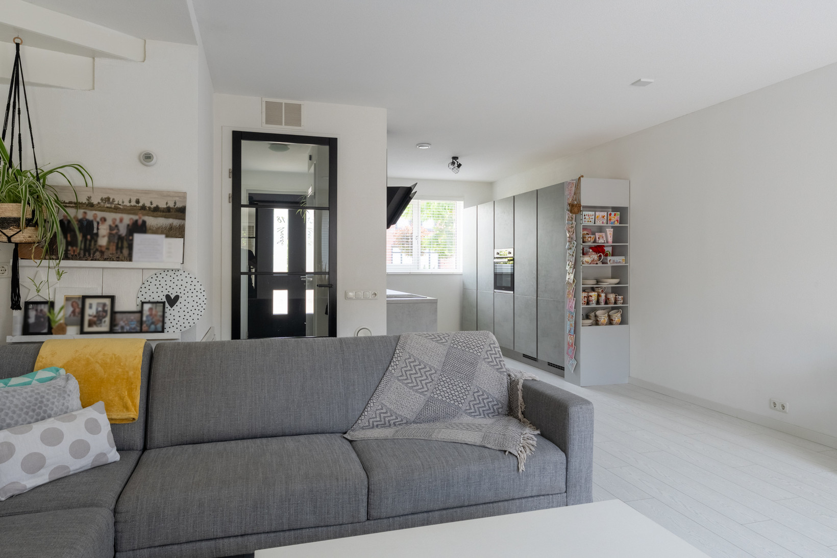 Tussenwoning te koop: Darwinhage 18, Emmeloord