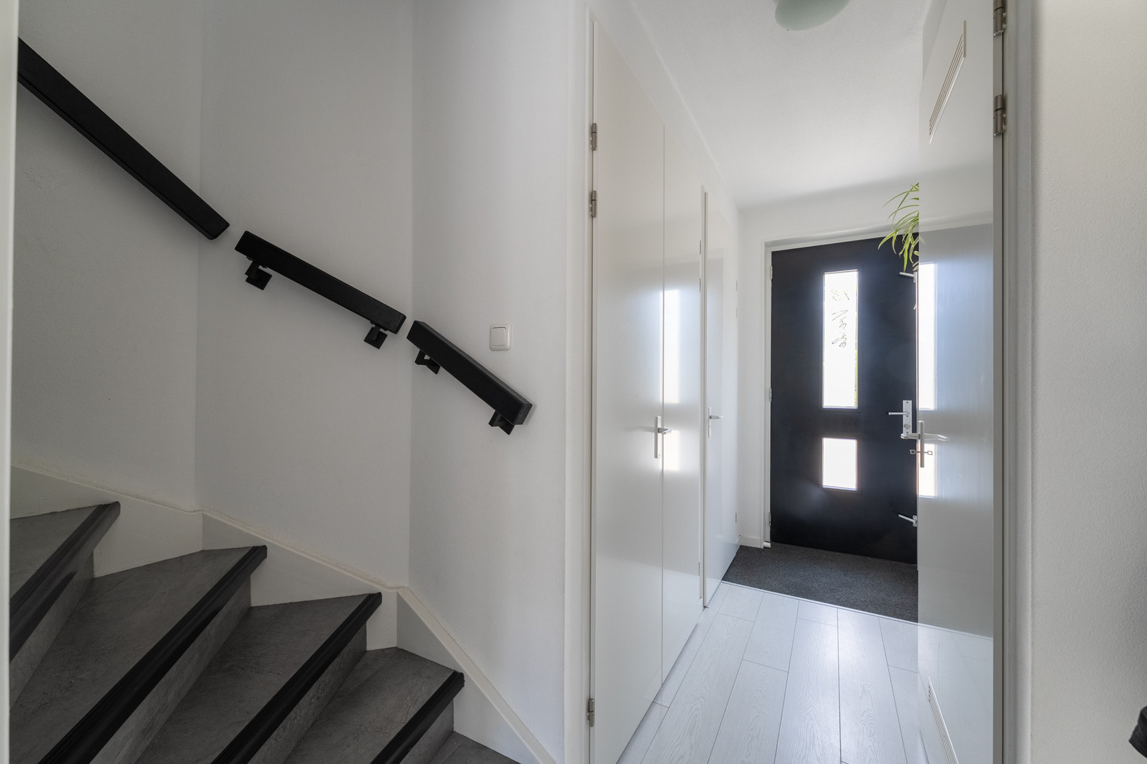 Tussenwoning te koop: Darwinhage 18, Emmeloord