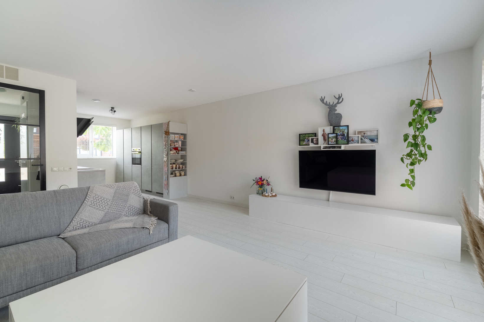 Tussenwoning te koop: Darwinhage 18, Emmeloord