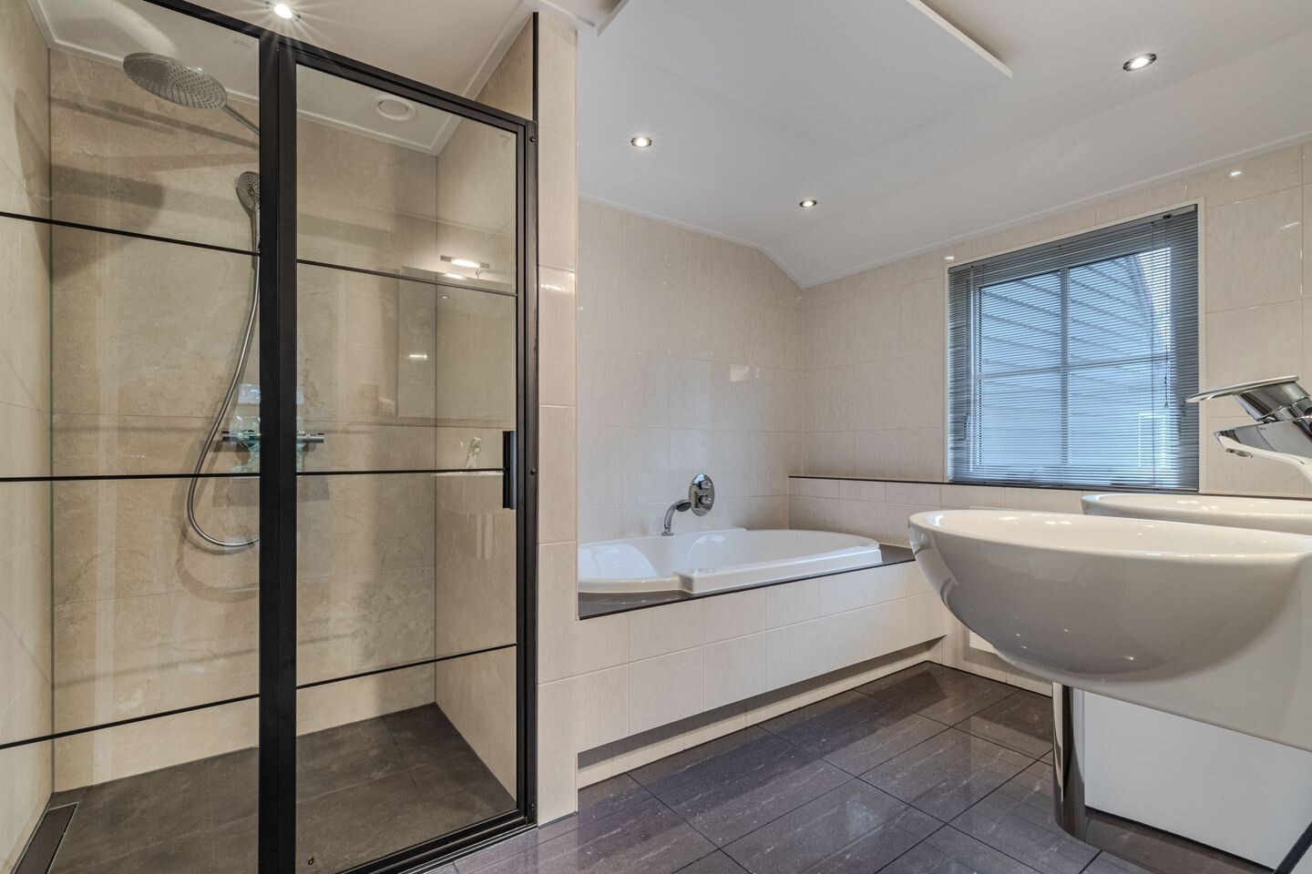 Appartement te koop: Uiterdijkenweg 36, Luttelgeest