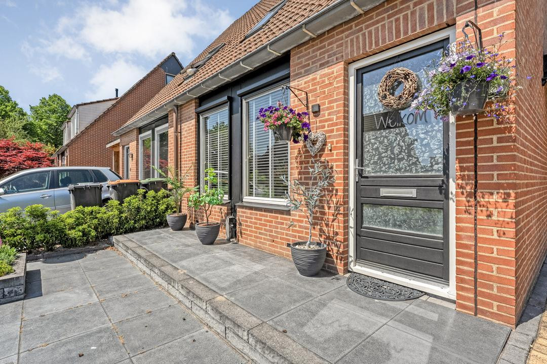 Twee-onder-één-kap te koop: Koorncamp 7, Vledder