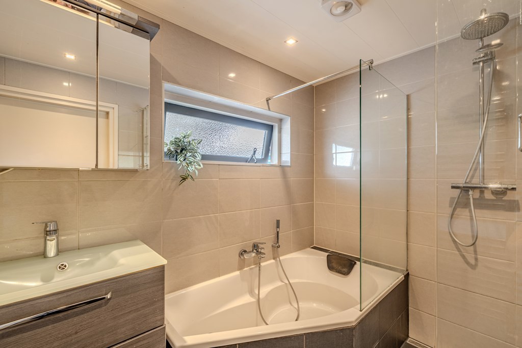 Vrijstaande woning te koop: Van der Veldestrjitte 6, Tijnje