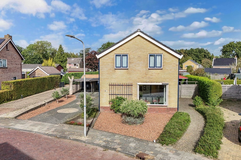 Vrijstaande woning te koop: Van der Veldestrjitte 6, Tijnje
