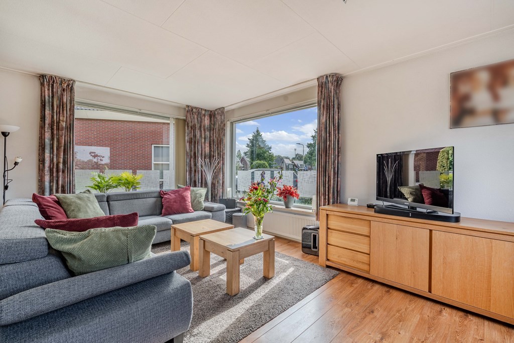 Vrijstaande woning te koop: Van der Veldestrjitte 6, Tijnje