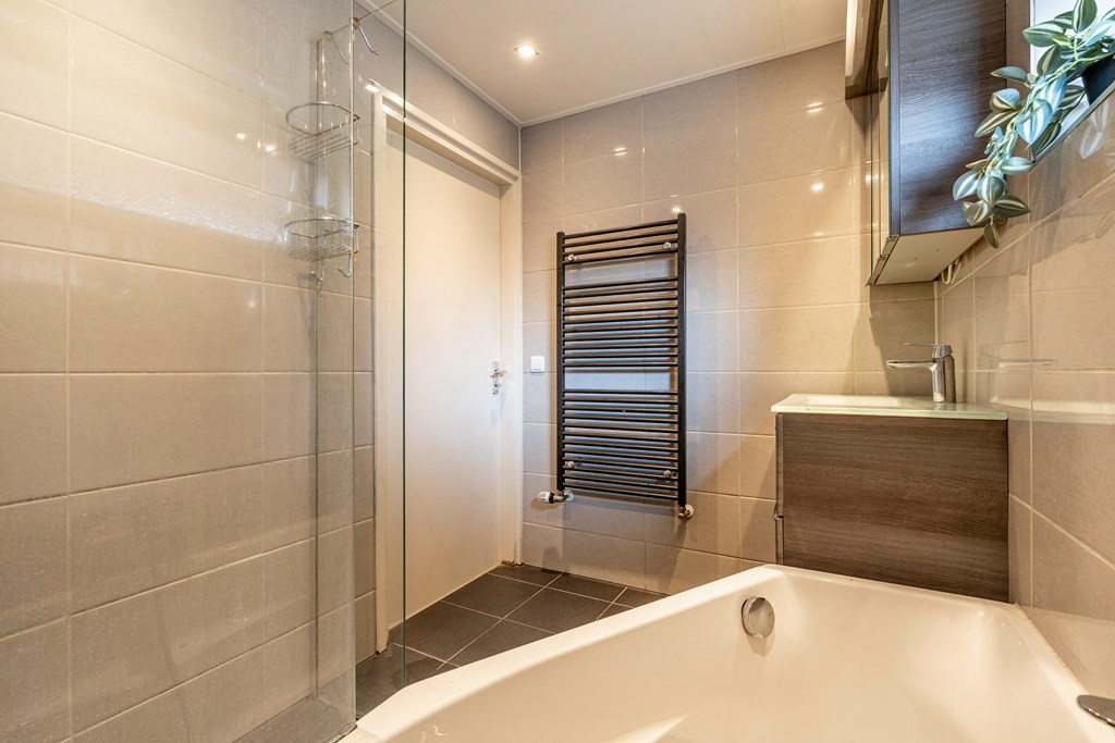 Vrijstaande woning te koop: Van der Veldestrjitte 6, Tijnje