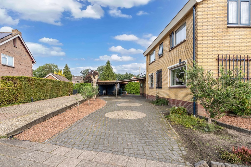 Vrijstaande woning te koop: Van der Veldestrjitte 6, Tijnje
