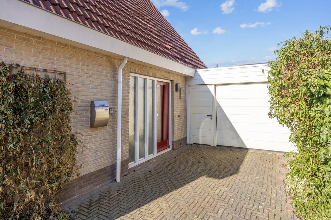 Twee-onder-één-kap te koop: Loswal 12, Haulerwijk