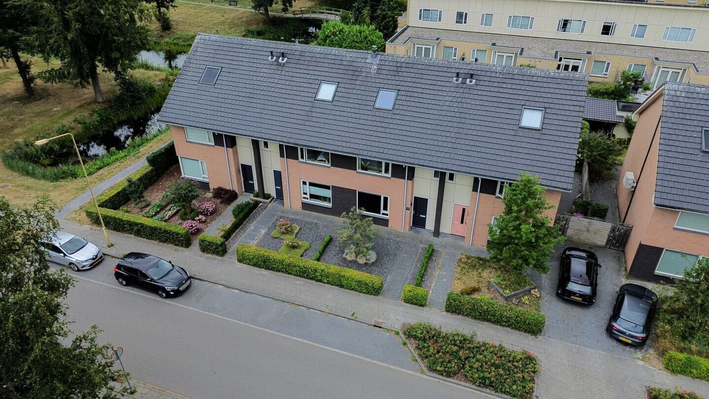 Tussenwoning te koop: Amelandlaan 102, Heerenveen