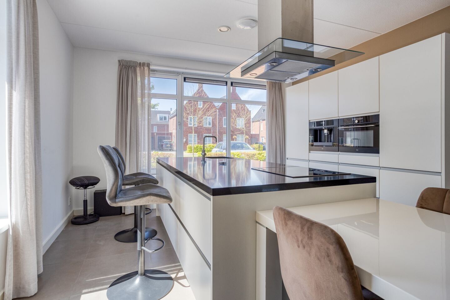Hoekwoning te koop: Stadhouderlaan 49, Heerenveen