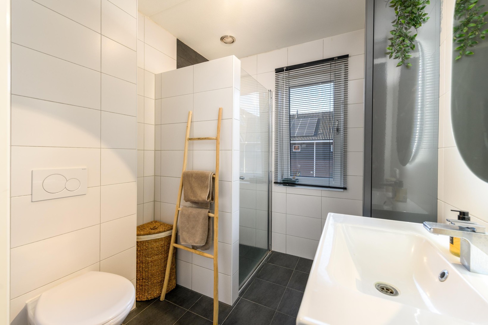 Tussenwoning te koop: Boswitje 5, Wolvega
