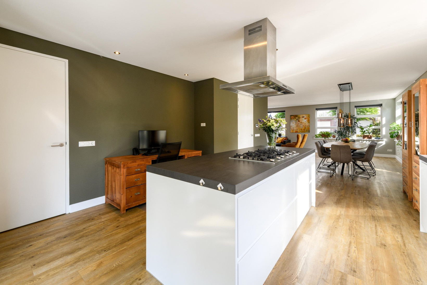 Vrijstaande woning te koop: Koninginnenpage 17, Wolvega