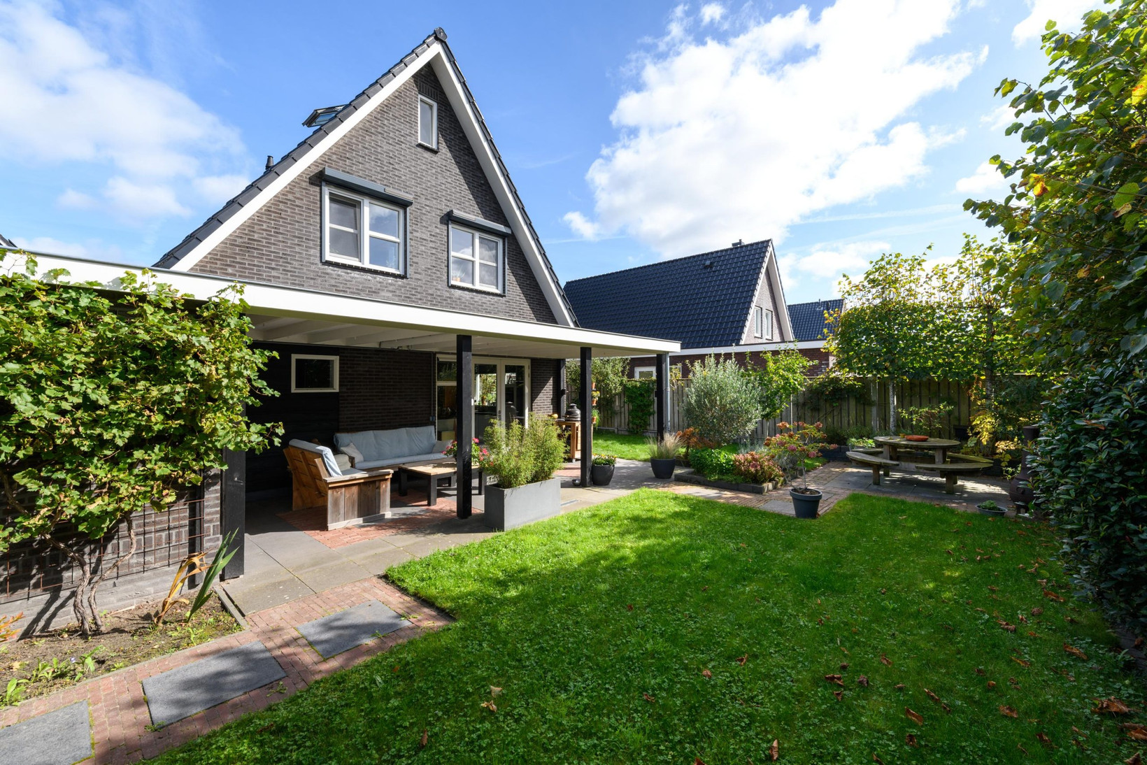 Vrijstaande woning te koop: Koninginnenpage 17, Wolvega