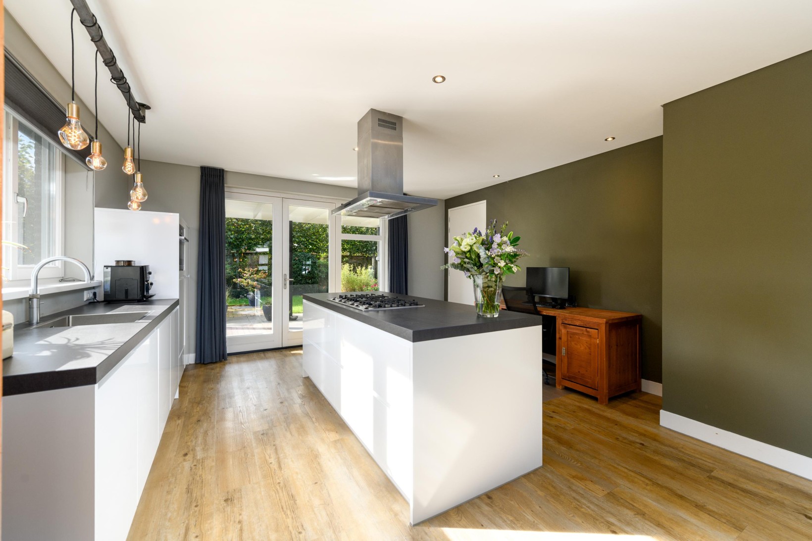 Vrijstaande woning te koop: Koninginnenpage 17, Wolvega