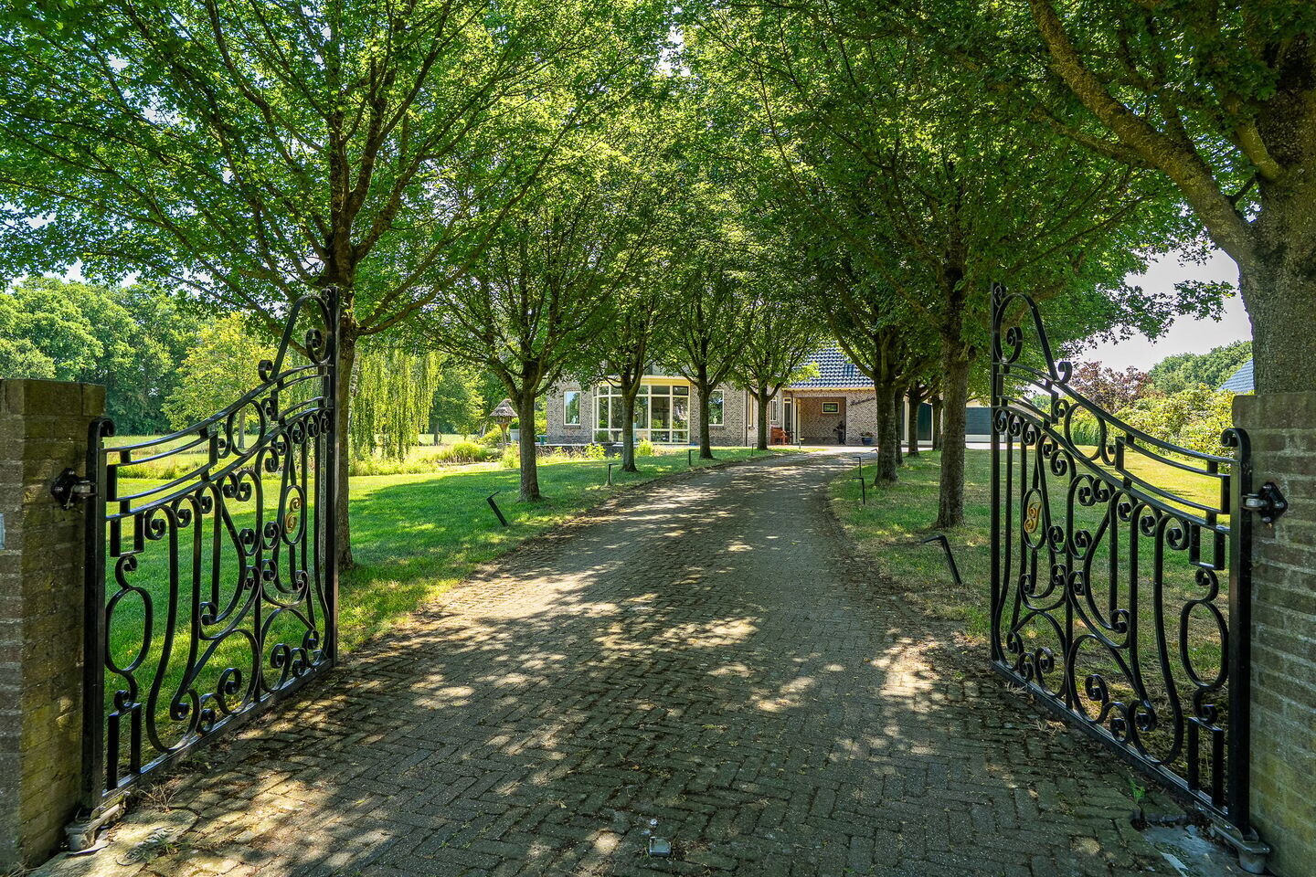 Vrijstaande woning te koop: Binnenweg 10A, Nijeholtpade