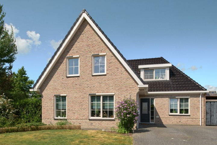 Vrijstaande woning te koop: De Ekster 1, Joure
