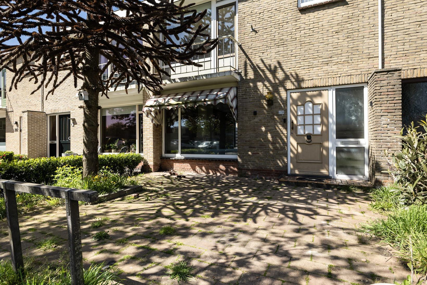 Tussenwoning te koop: Worp Tjaardastraat 278, Sneek