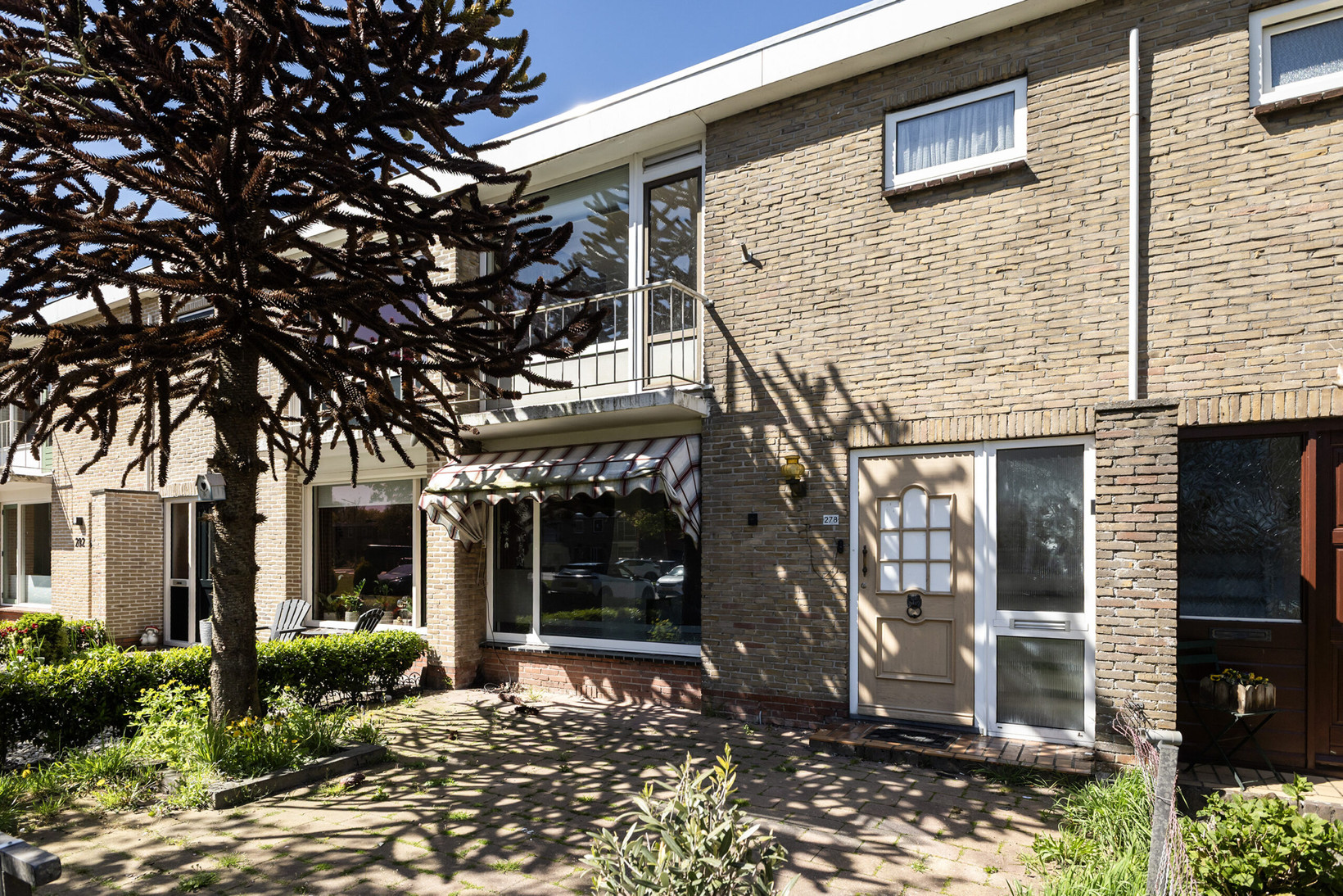Tussenwoning te koop: Worp Tjaardastraat 278, Sneek