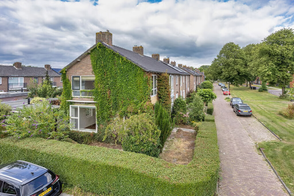 Hoekwoning te koop: Dr. Kuyperlaan 11, Sneek