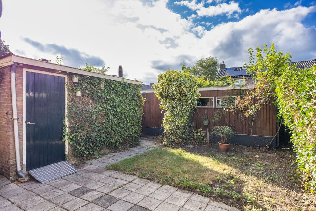 Hoekwoning te koop: Dr. Kuyperlaan 11, Sneek