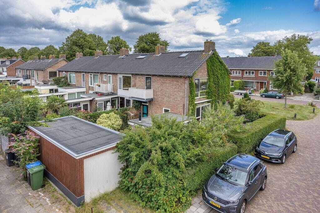 Hoekwoning te koop: Dr. Kuyperlaan 11, Sneek