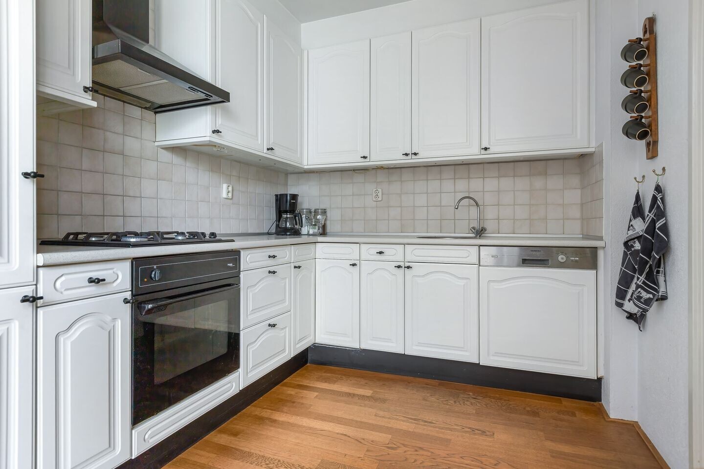 Tussenwoning te koop: Groen van Prinstererstraat 19, Sneek