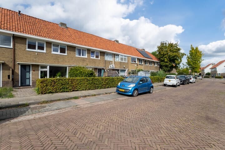 Tussenwoning te koop: Amaliastraat 15, Sneek
