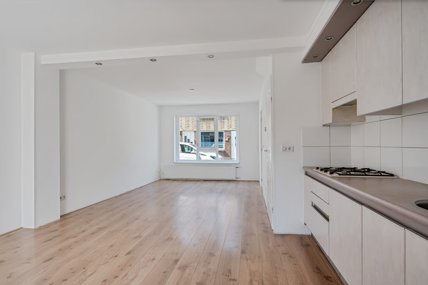 Tussenwoning te koop: de Bourbonstraat 11, Sneek