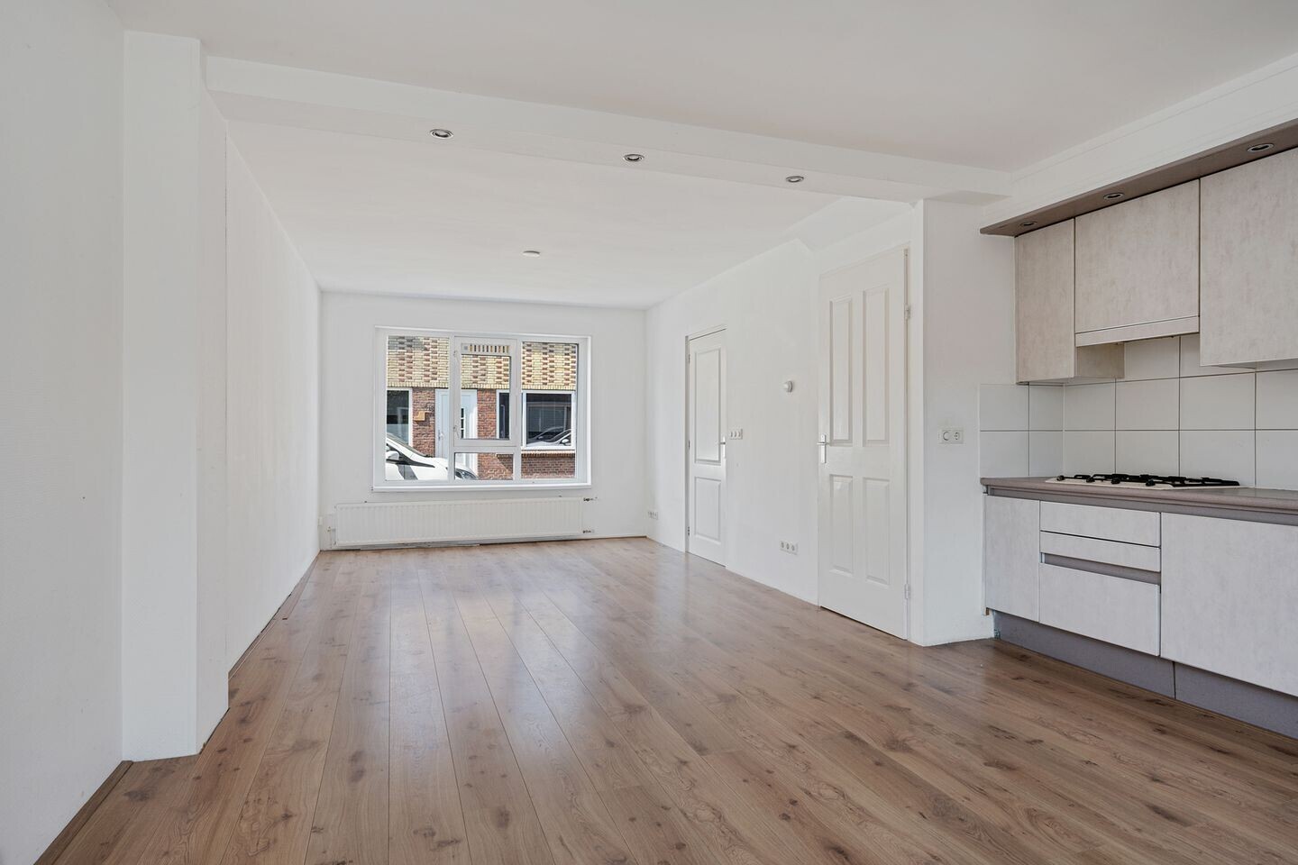Tussenwoning te koop: de Bourbonstraat 11, Sneek