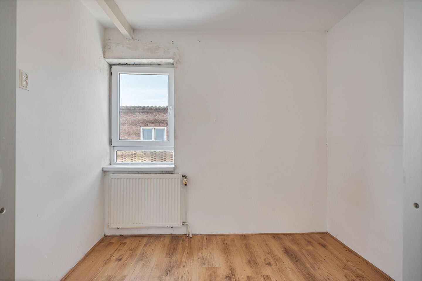 Tussenwoning te koop: de Bourbonstraat 11, Sneek