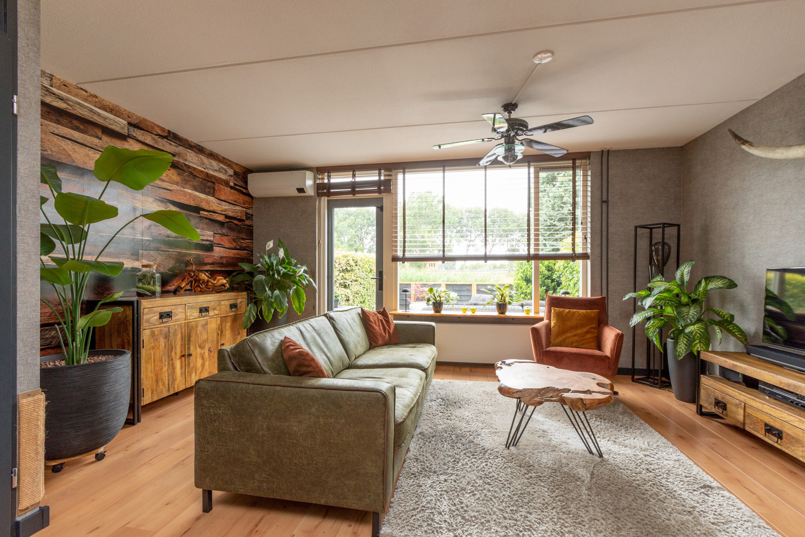 Tussenwoning te koop: Kamille 13, Sneek