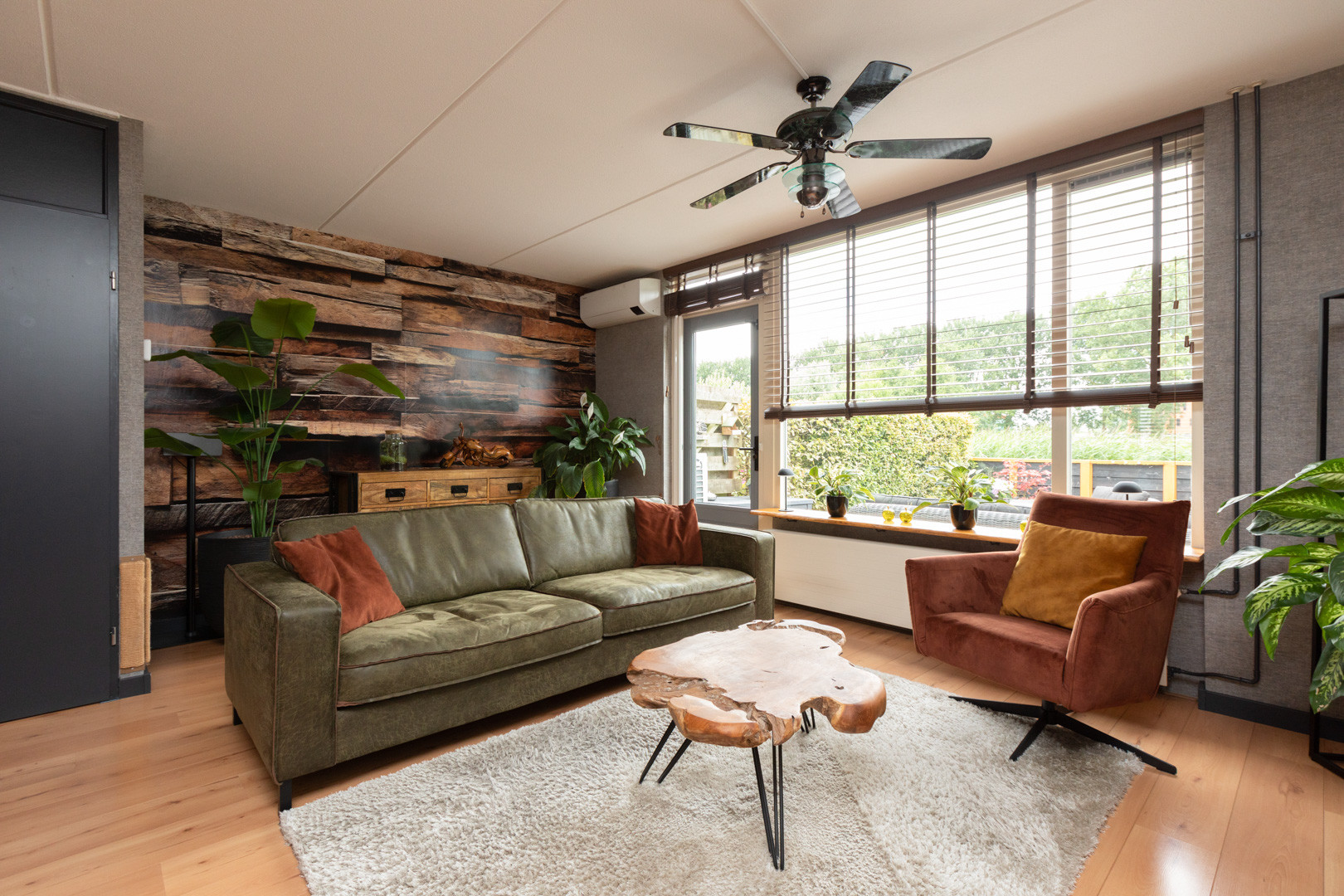 Tussenwoning te koop: Kamille 13, Sneek
